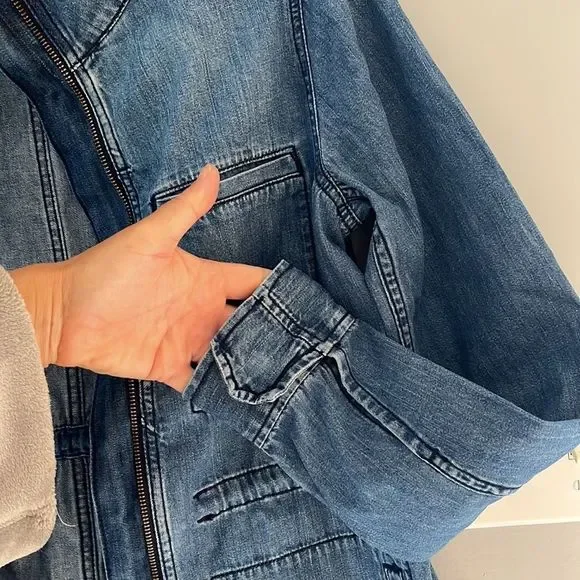 GAP- Denim jacket 💙 size Small - Picture 8 of 8